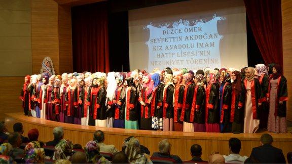 Ömer Seyfettin Akdoğan Kız Anadolu İmam Hatip Lisesi 2016-2017 Mezunlarının Diploma Töreni Yapıldı