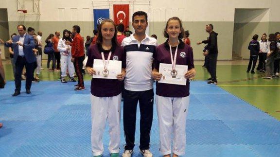 Yeşiltepe Ortaokulu Öğrencilerimiz Yıldızlar Taekwondo Okul Sporları Final Müsabakalarından Türkiye 2.´liği İle Döndüler