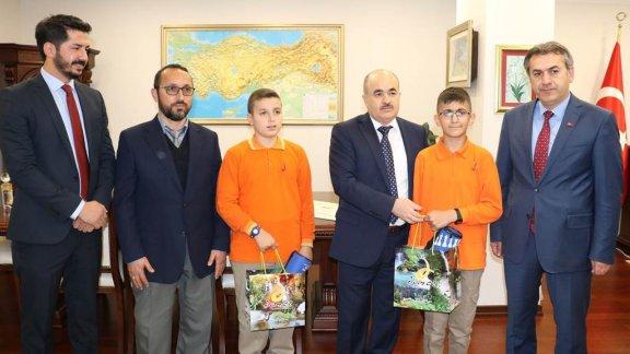 STEM Yarışmasında Türkiye 3.sü Olan Mehmet Akif İnan Hafız İHO Öğrencilerimiz İl Milli Eğitim Müdürümüzü ve Sayın Valimiz Zülkif DAĞLI´yı Ziyaret Etti
