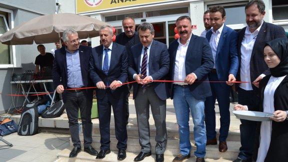 Cumhuriyet Anadolu Lisesi´nde Hayırseverlerin Katkılarıyla Yaptırılan Sosyal Alanların Açılışları Gerçekleştirildi