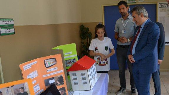 İl Milli Eğitim Müdürümüz Hürriyet Ortaokulu ve Gazi Mustafa Kemal Ortaokulu TÜBİTAK Bilim Fuarı Sergilerinin Açılışlarına Katıldı
