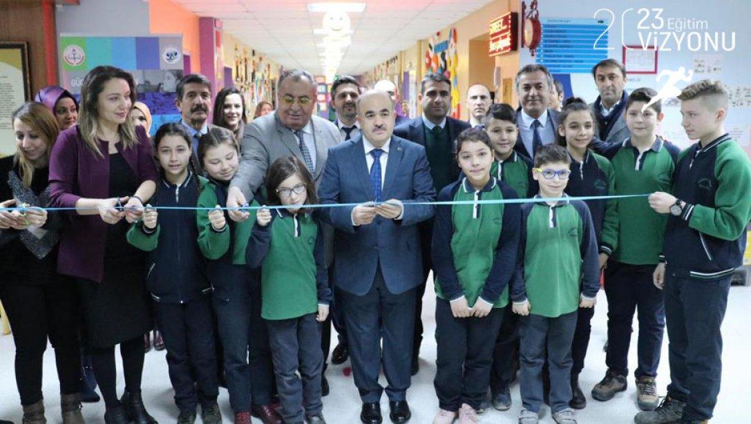 Sayın Valimiz Dr. Zülkif DAĞLI´nın Katılımıyla Hikmet Akın Ortaokulunda  Türkçe, İngilizce, Matematik ve Anasınıfı Sokağı Çalışmaları´nın Açılışları Gerçekleştirildi