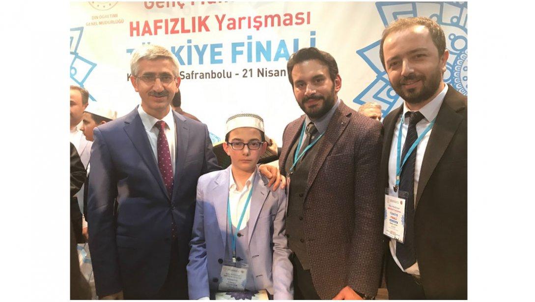 Tevfik İleri İmam Hatip Ortaokulu Öğrencimiz Hamza ÖZTAŞ Genç Muhafızlar Hafızlık Yarışması Türkiye 2.si Oldu