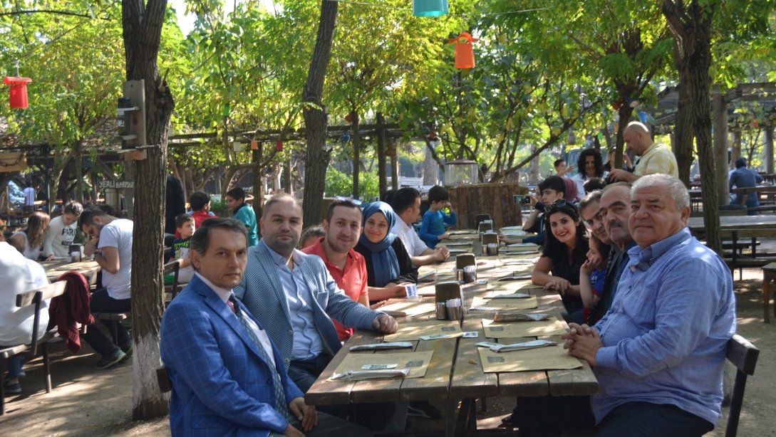 İl Milli Eğitim Müdürümüz Murat YİĞİT Hacı Hidayet Türkseven Uygulama Okulu'nun Kahvaltı Etkinliği'ne Katıldı