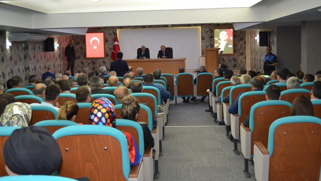 İl Emniyet Müdürü Mehmet Ali AKKAPLAN'ın Katılımlarıyla Okul Güvenliği Toplantısı Gerçekleştirildi