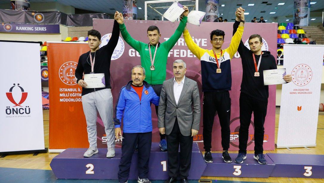 Anadolu İmam Hatip Liseleri Arası Güreş Grup Müsabakalarına Katılan 10 Öğrencimizin 6'sı Türkiye Şampiyonasına Katılma Hakkı Kazandı