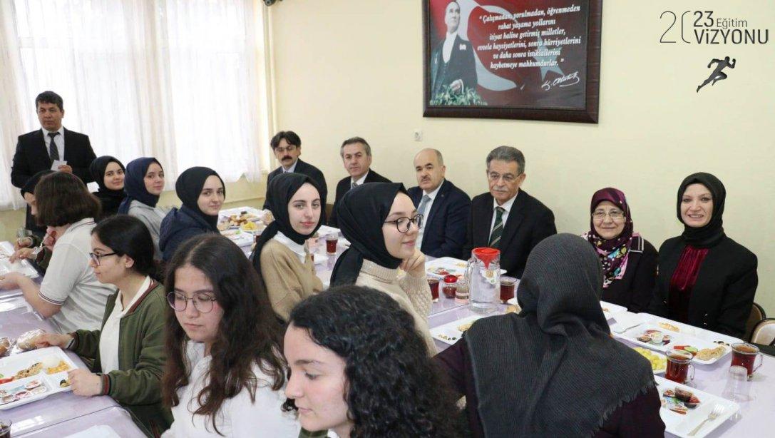 Anadolu Mektebi Okumaları Gurubu Düzce Arsal Anadolu Lisesinde Kahvaltı Programında Buluştu