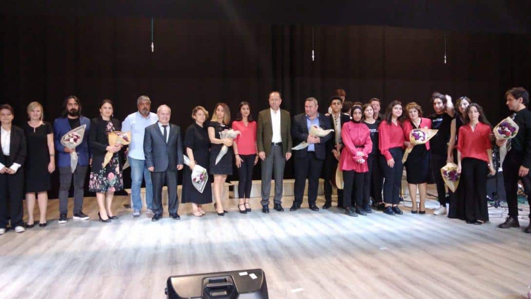 İl Milli Eğitim Müdürümüz Tamer Kırbaç Düzce Güzel Sanatlar Lisesi'nin Resim Sergisi ve Yıl Sonu Konser Programına Katıldı