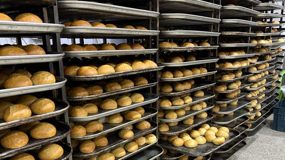 Zübeyde Hanım Mesleki ve Teknik Anadolu Lisesi Depremzedelerimiz İçin Her Gün 15.000 Ekmek Üretiyor