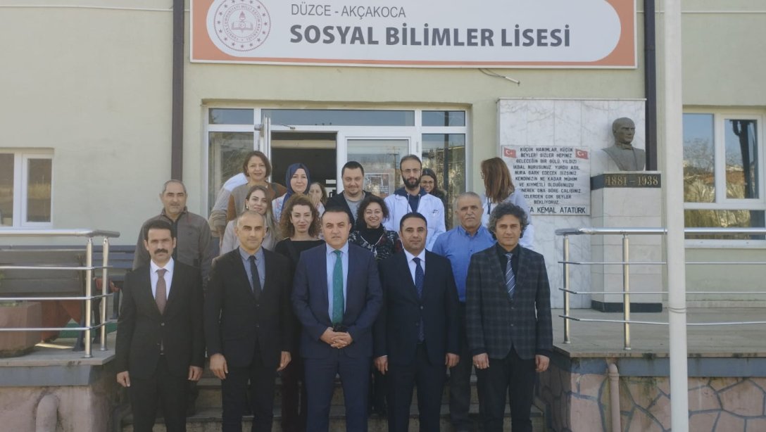 İL MİLLİ EĞİTİM MÜDÜRÜMÜZ EMRULLAH AYDIN AKÇAKOCA'DA OKUL ZİYARETLERİ GERÇEKLEŞTİRDİ