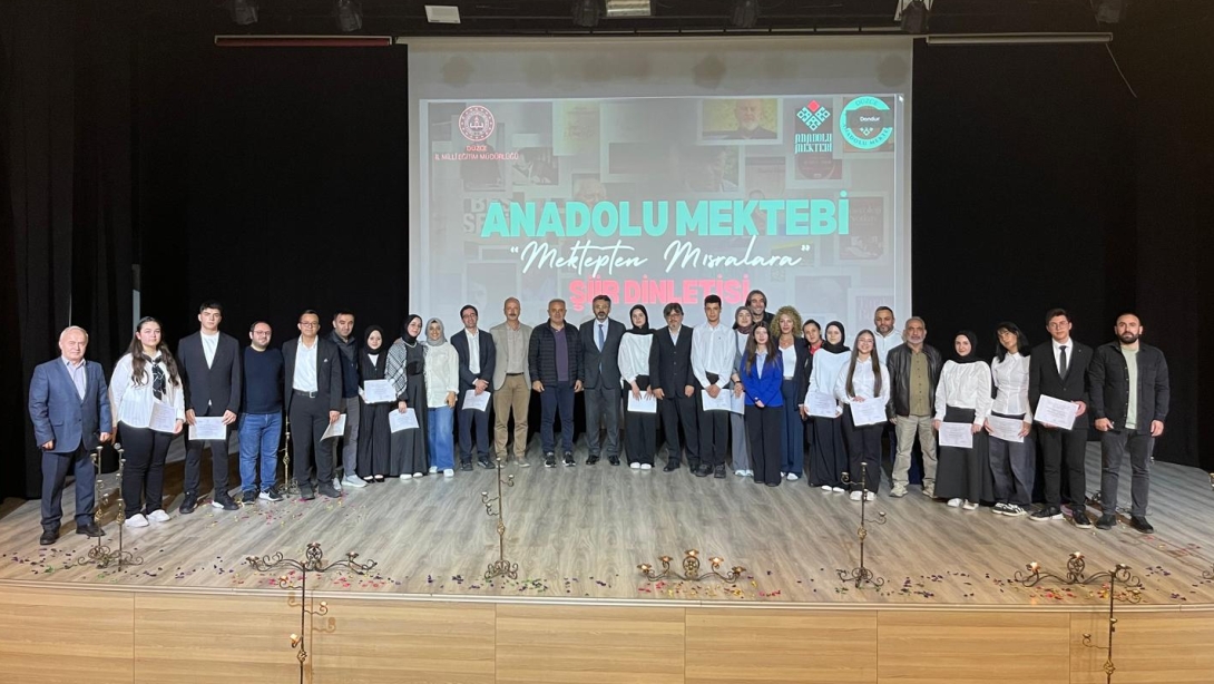 Anadolu Mektebi'nden 'Mektepten Mısralara' Şiir Dinletisi: Gönüller Şiirle Doydu